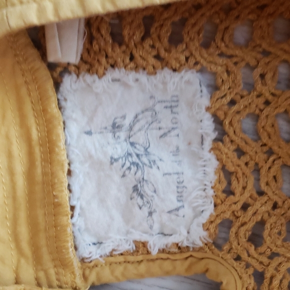 Crocheted top - Picture 3 of 4